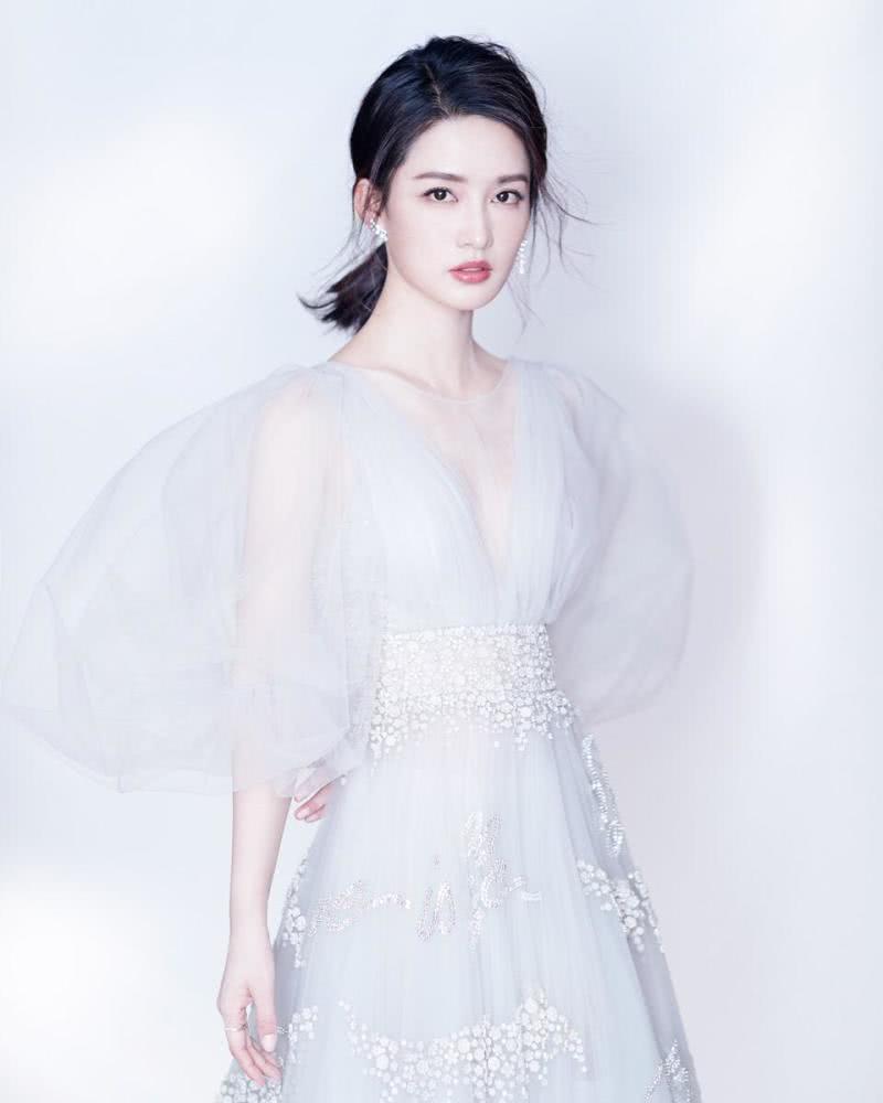 原创90后李沁女友力十足精致身材性感气质魅力藏不住