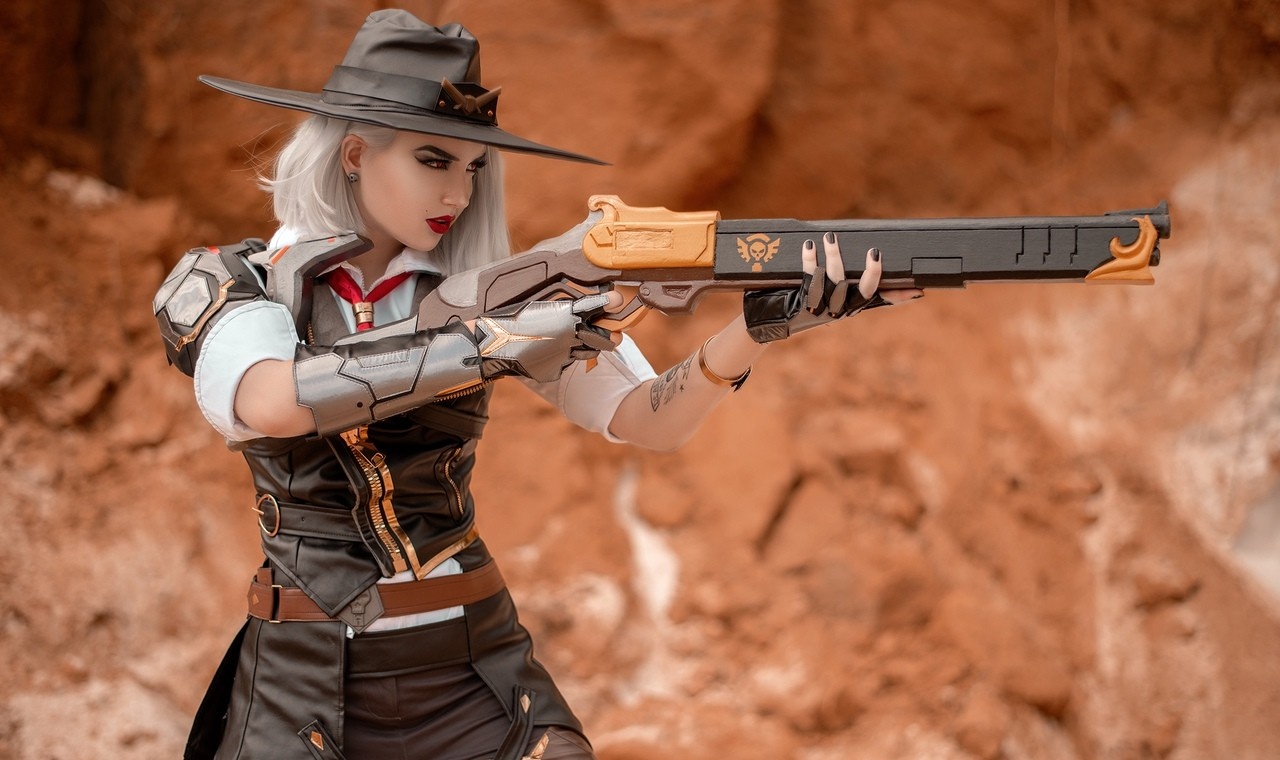 俄妹cos《守望先锋》艾什 攻气十足的精致御姐