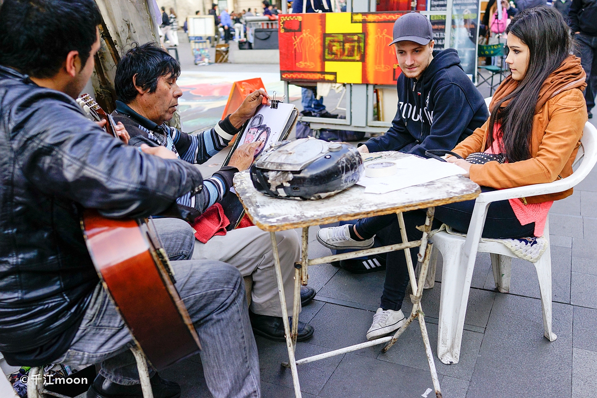 在智利首都圣地亚哥走街串巷逛市集