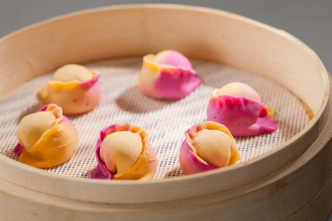 德发长饺子制作技艺被首批列入陕西非物质文化遗产名录,并以318个花样