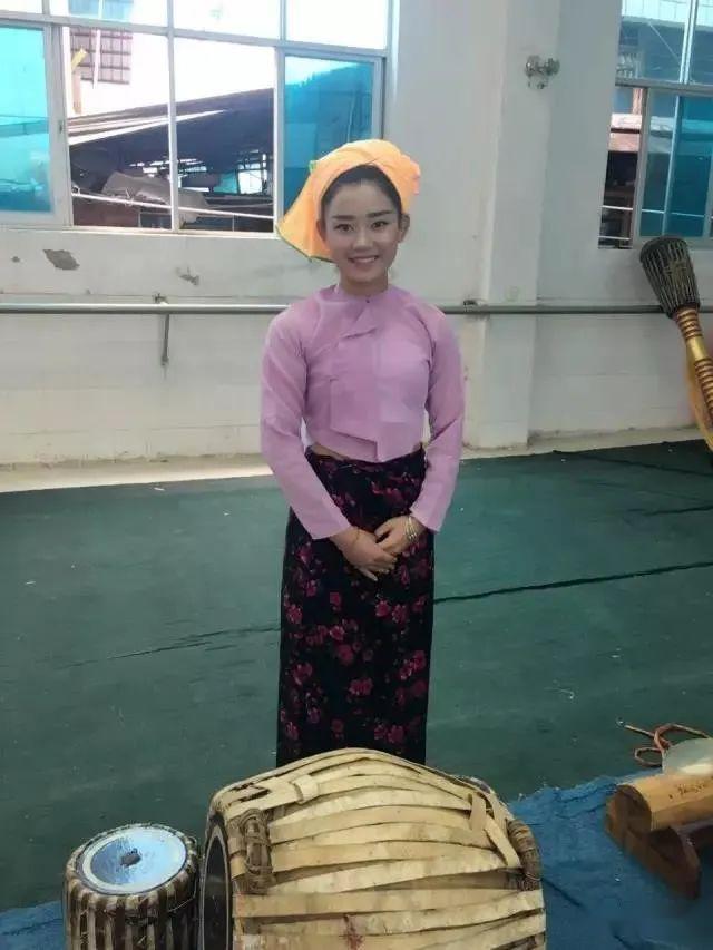 孟定傣族服饰