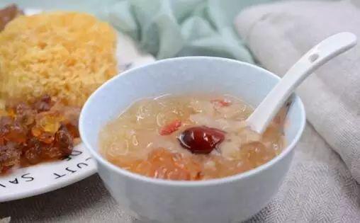 银耳怎么炖出来是黄色 0d24d072d7ed4cd4a0b05789acddd9d1.jpeg