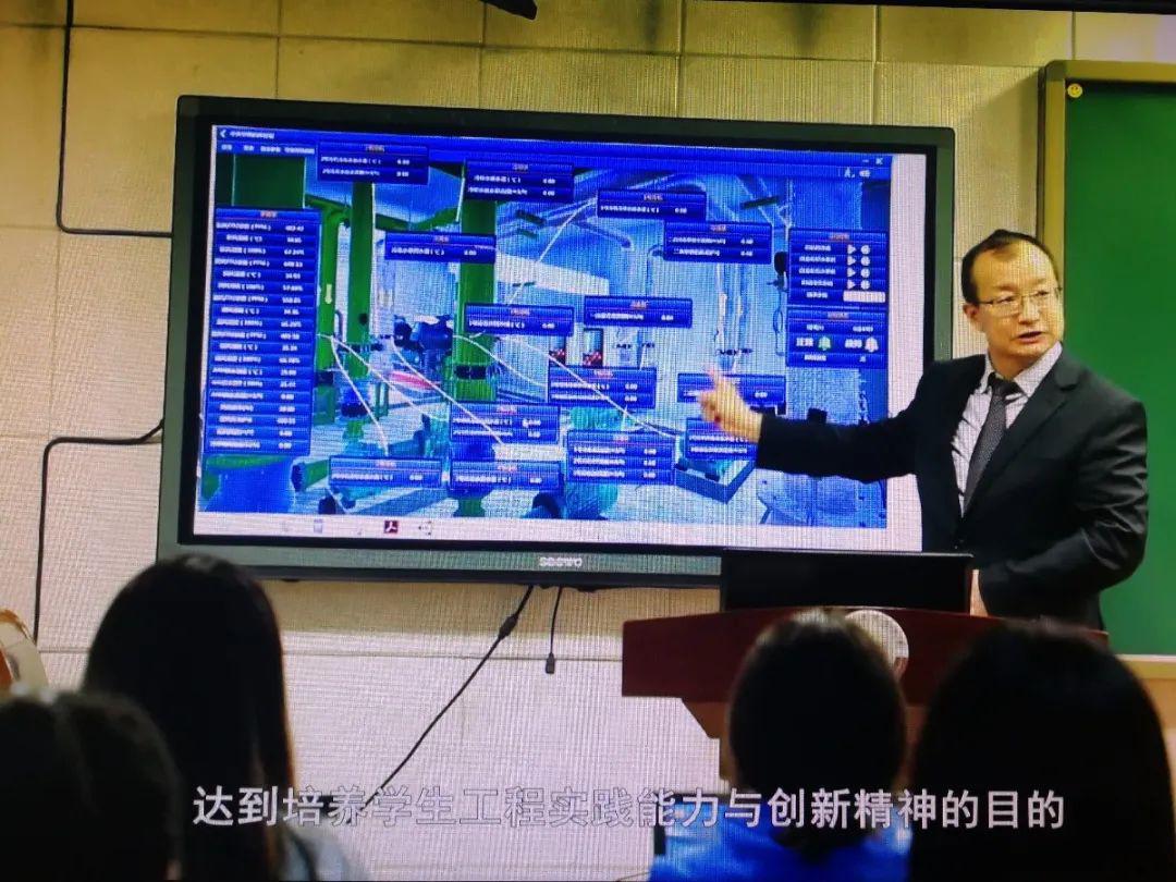 虚拟仿真课堂让抽象的知识点变得具象化,也让实验室冷冰冰的仪器仿佛