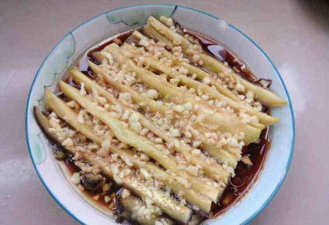 茄子怎么去皮效果最好 22944bd717d24fc883d596cce4195282.jpeg