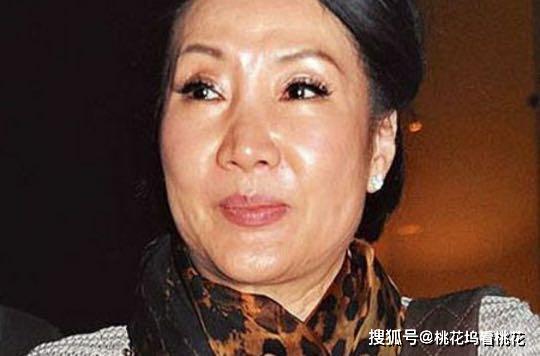 洪金宝有过两段婚姻,第一任妻子曹恩玉是韩国人,洪金宝到韩国工作时