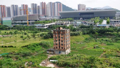 为拆迁款甘做钉子户，不做任何妥协17年不搬，结