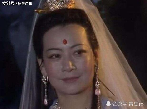 身边有二十四路诸天与守山大神,木叉行者,善财童子,捧珠龙女随侍