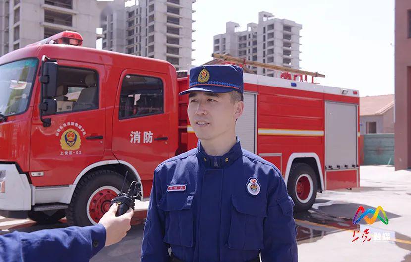 区消防救援大队消防员李艺说,广大市民不要在室外随意点燃杨柳絮,不要