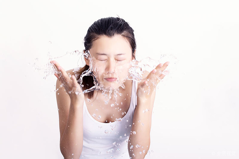 怎么知道自己的脸是否油 747310dbd98c4a7ab4e7a90229718829.jpeg