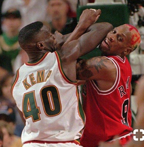 原创罗德曼:nba史上最伟大的篮板王,公牛王朝不可或缺的一块拼图