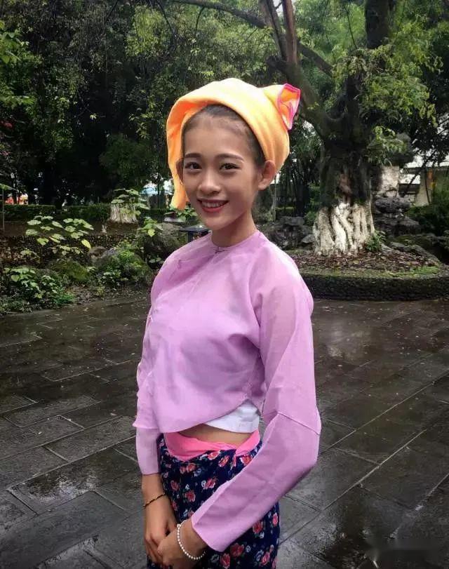 孟定傣族服饰