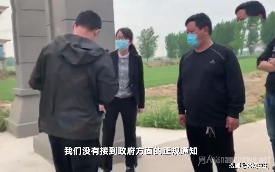 记者被打送还手机被刷机 一问三不知 网友：做贼