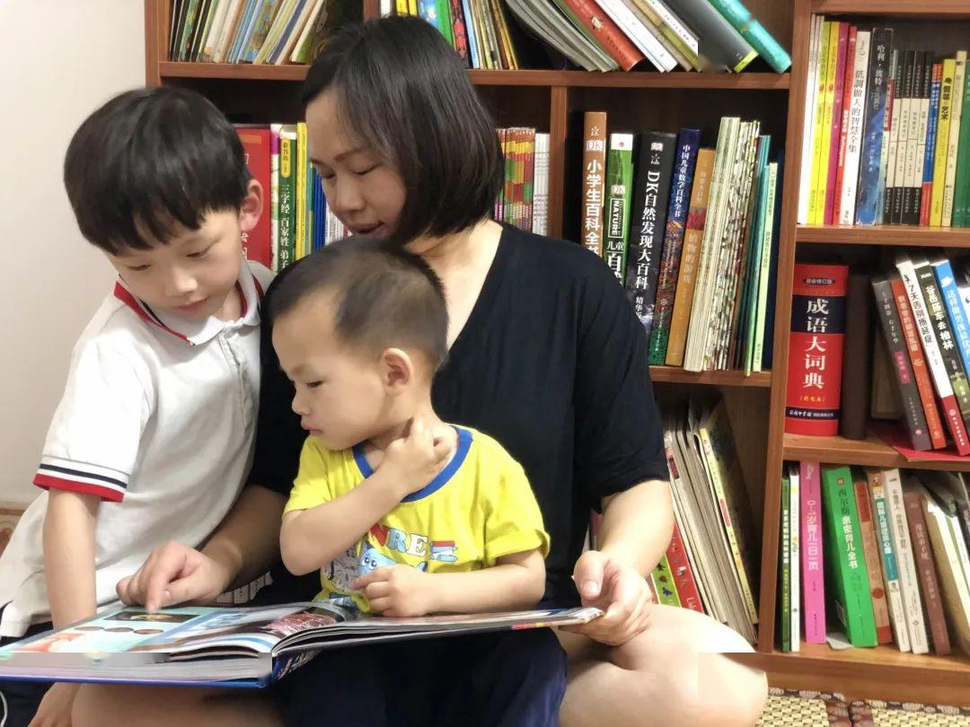 如何引导孩子学习礼仪 95cf5a8ed02541d4a2ebdb696929ab86.jpeg