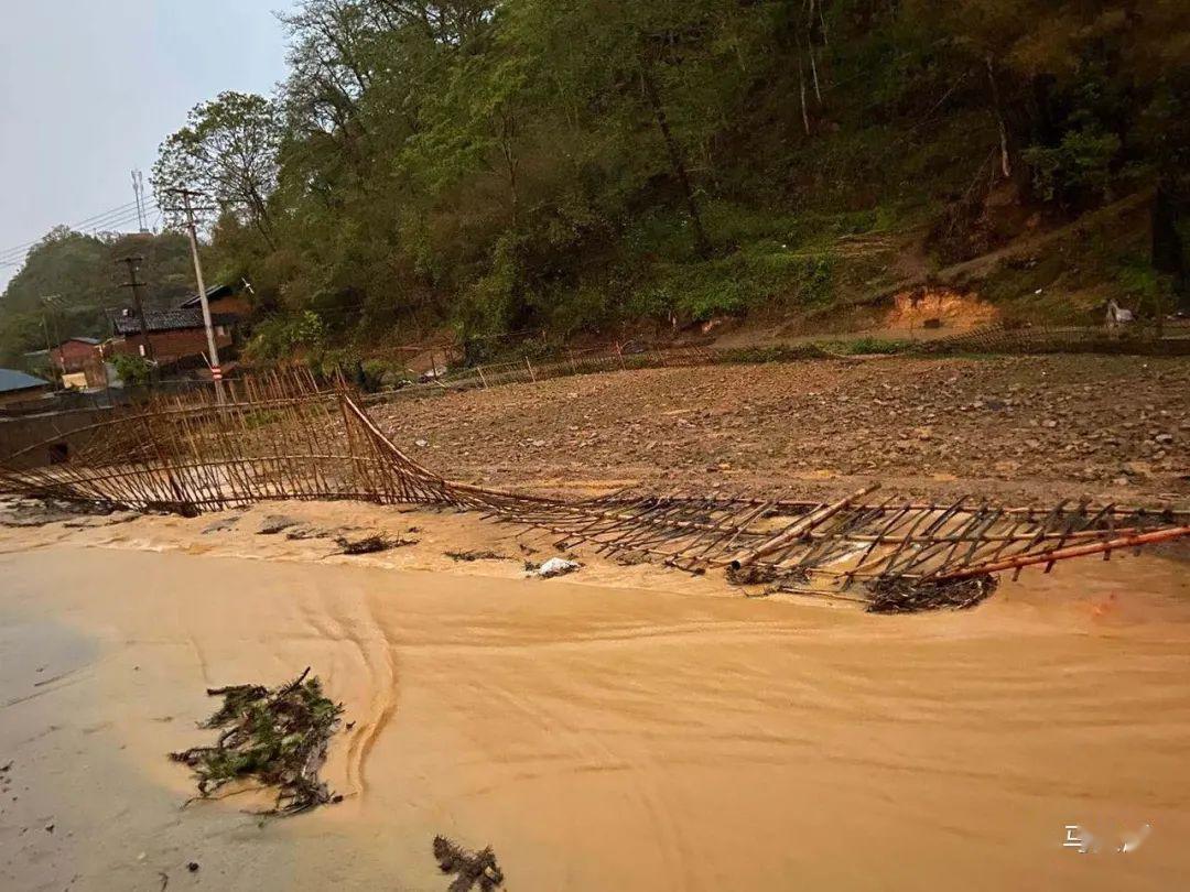 损失严重文山马关一天遭受两次冰雹暴风雨袭击现场一片狼藉