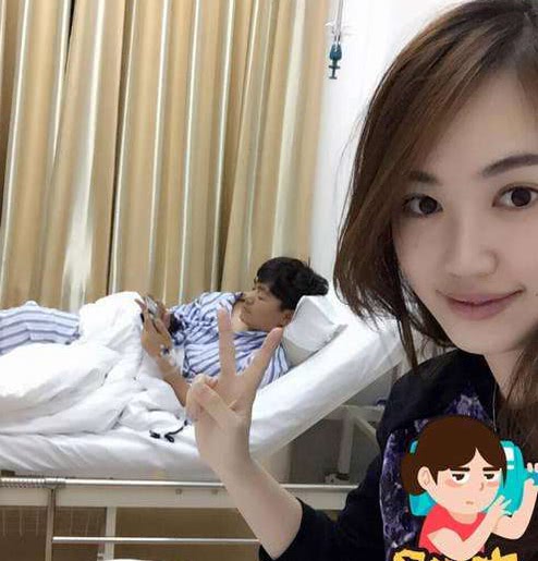 马蓉陪女儿做手工尽显慈母形象，配文很有深意