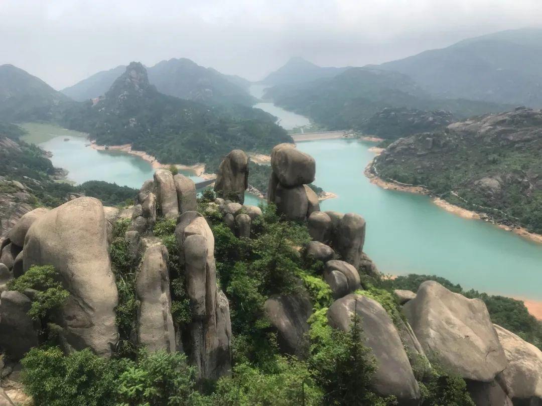 大罗山由四景一水网构成,它们分别是:仙岩景区,瑶溪景区,天柱寺景区