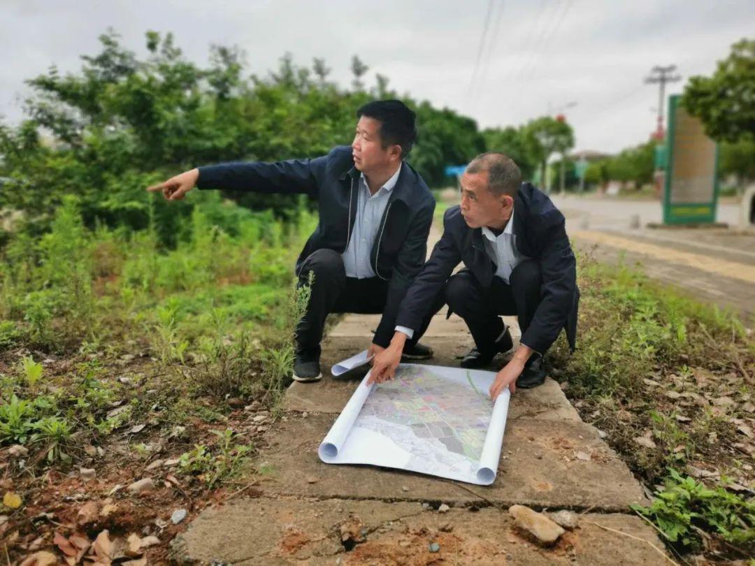 县人大副主任殷志敏调度高新区城北大道东段等6条道路续建项目