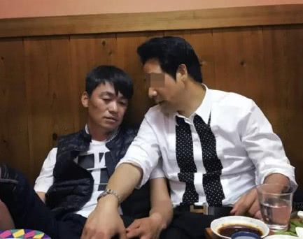 马蓉陪女儿做手工尽显慈母形象，配文很有深意