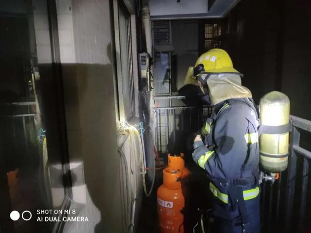 中山这辆面包车被剐蹭了，却要负全责！为什么