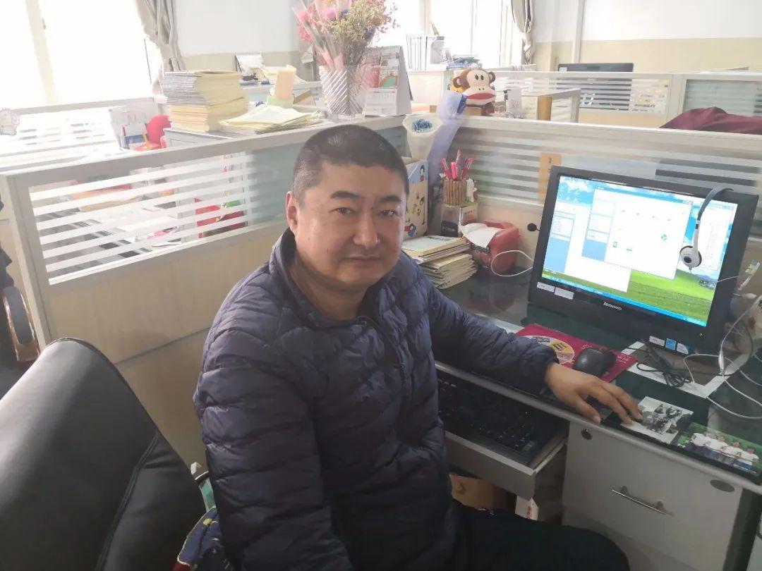 袁健  