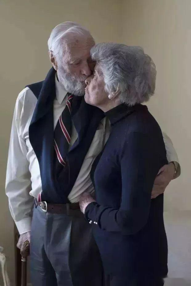 △一对相恋了73年的老夫妻