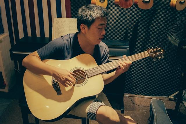 什么样的手指不适合弹吉他 e8efdc6bb353452180aa2eba51ec5016.jpeg