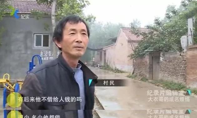 踹大衣哥门被拘留，家人竟指责大衣哥冷血不近