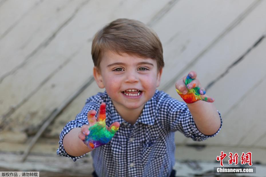 英国路易小王子2岁了王室发布最新生日照片
