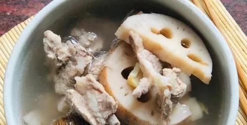 莲藕排骨汤的做法莲藕炖多久 1c052de495514a02bad4370bdbd3def1.jpeg