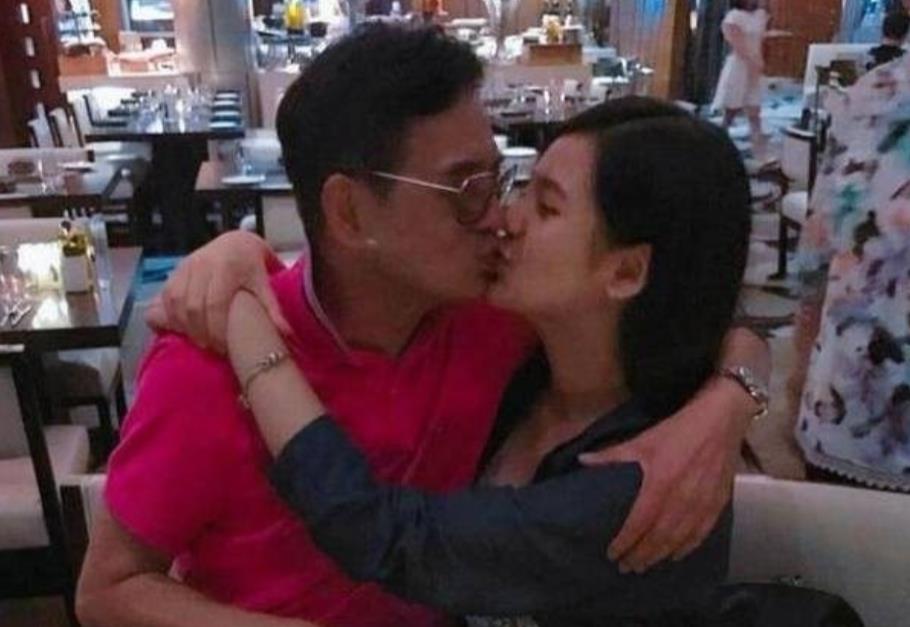 『小七』父亲到底应不应该亲吻女儿？贝克汉姆亲吻小七引发争议