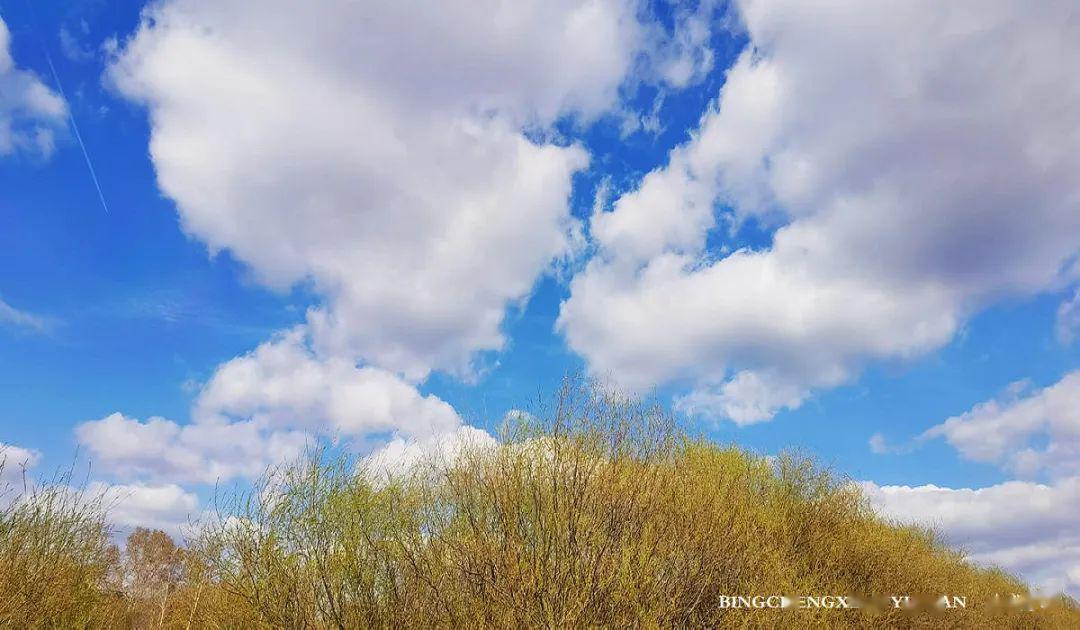 什么样的天空飘着什么样的白云朵 30b188e176374bb1b82ddecc92c85ffa.jpeg