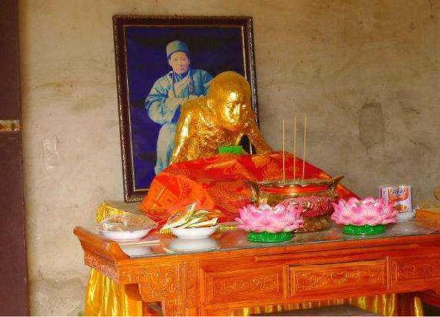 去九华山旅游你知道这尊唯一的女性肉身佛像吗其多年不腐是真正的肉身