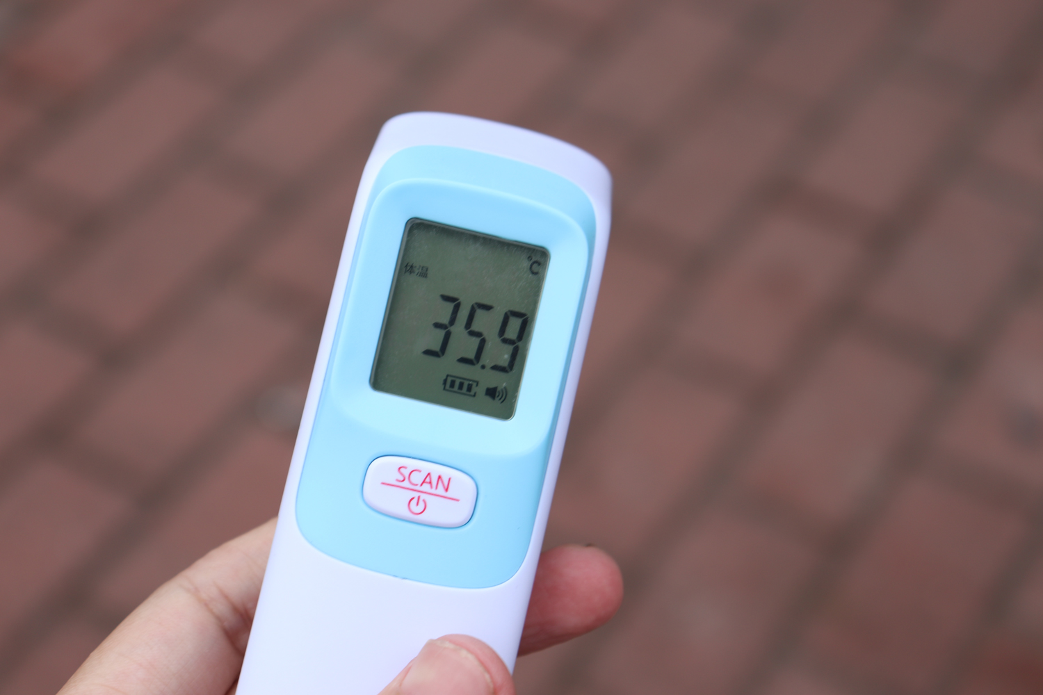 乐源lyf1红外线体温计评测一键测温快速检测出发烧人员