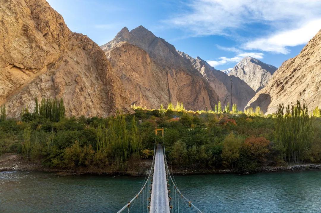 塔莎古道上塔莎古道的路,走马行疆旅行团塔莎古道经过三年修路,现在