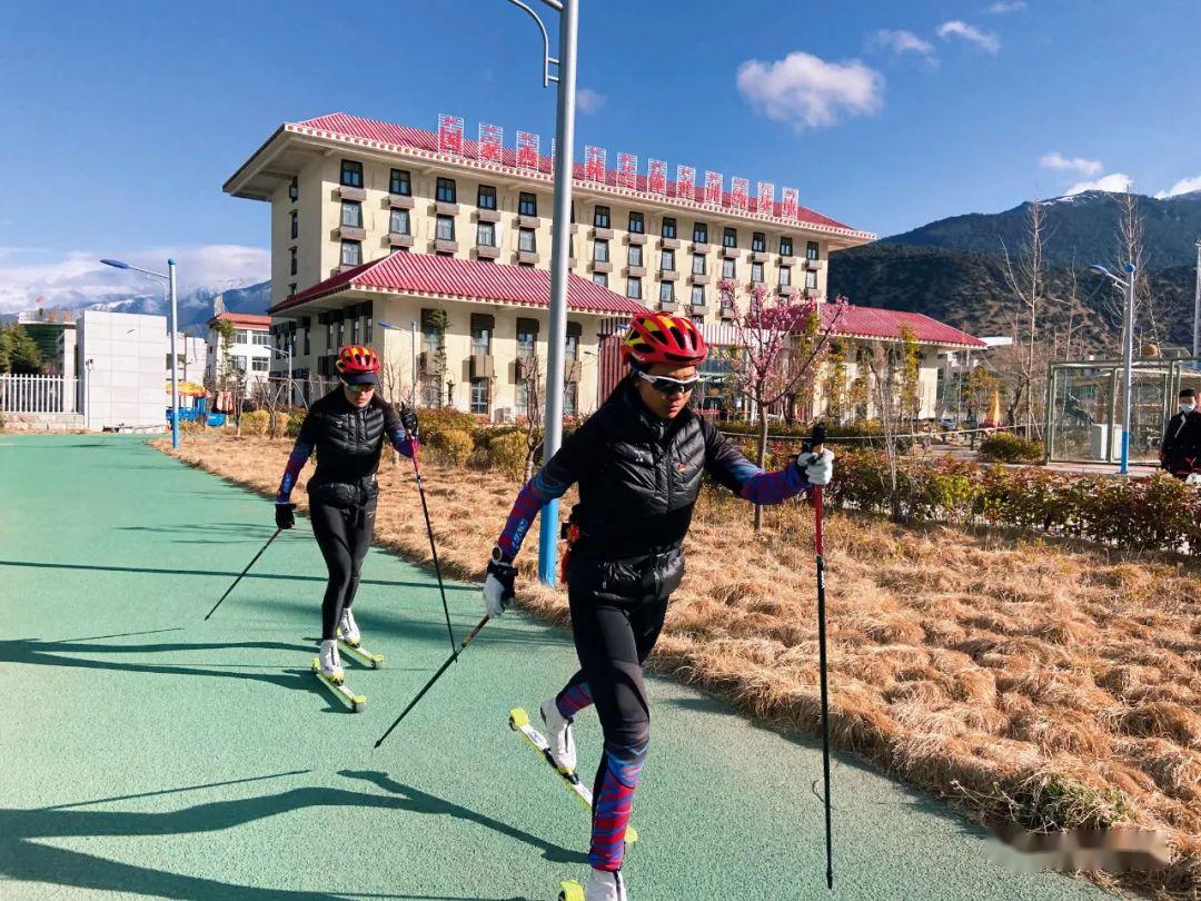 新刊选读索朗曲珍通过滑雪登山走向世界