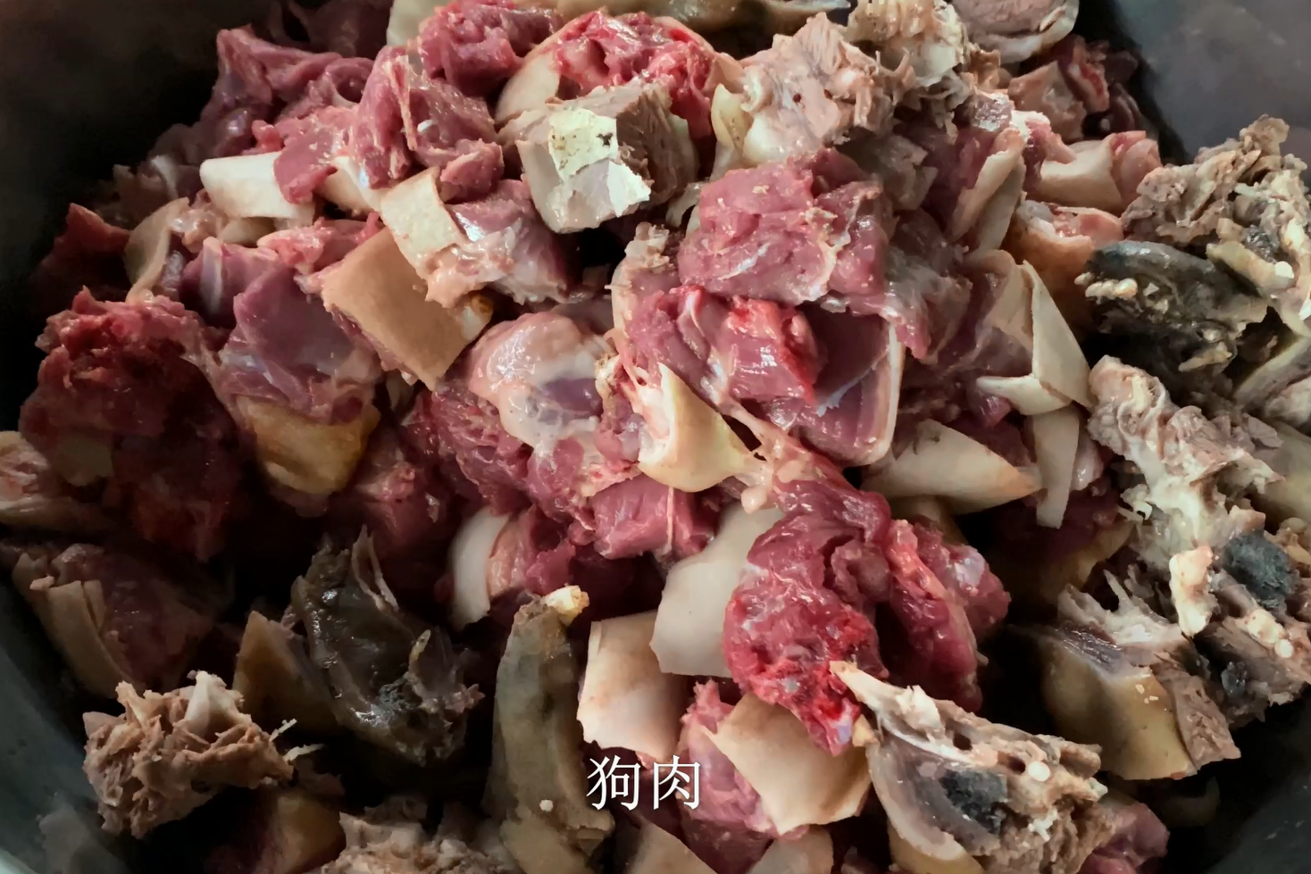 在农村狗肉这样吃才过瘾一次炖一锅真是人间美味