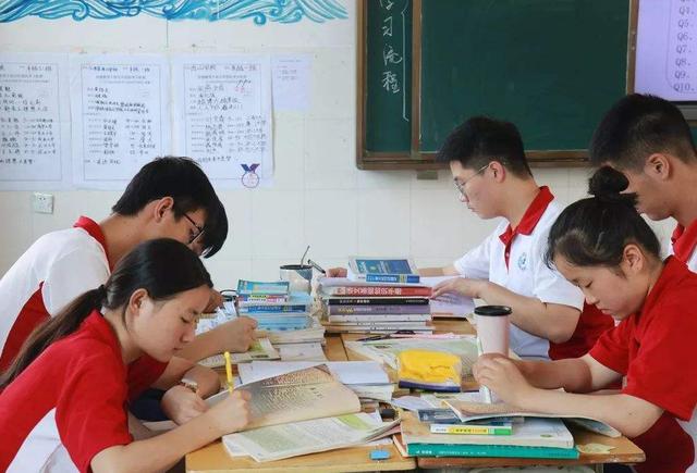 原创高三学生复习资料“越多越好”，班主任说出原因，家长提醒孩子