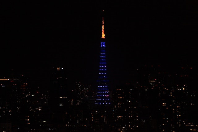 lightitblue日本多个地标蓝灯撑医护东京铁塔大阪城变蓝色