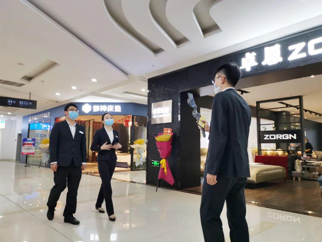 商场简讯▎今开展门店礼仪直播培训_迎宾