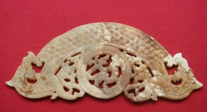 文物赏析】玉璜：一块半壁形的玉_搜狐网