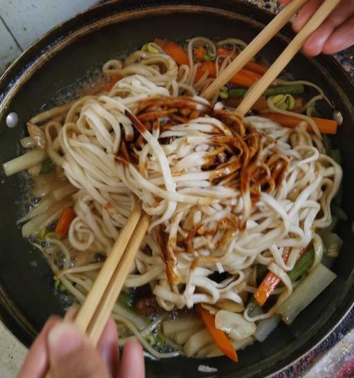 豆角焖面教程窍门 63cf9e0c01e84067bdf463167aea6785.jpeg