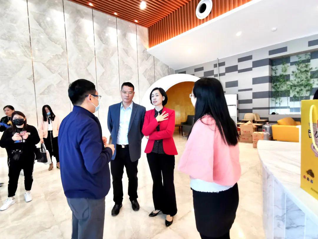 南安市委书记林荣忠,南安市委常委,总工会主席张小红,南安市副市长