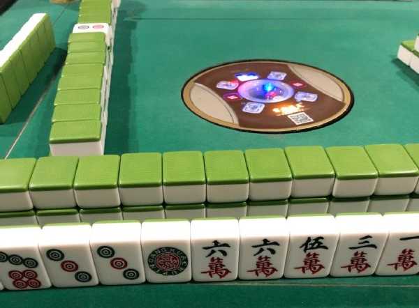牌桌上的中国年难怪大家过年都喜欢搓麻