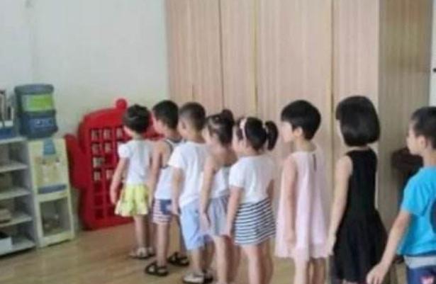 『水别』危害孩子健康，家长别犯傻！儿科医生：夏天再热4种水别喝