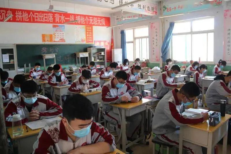 教室 人均_教室图片动漫