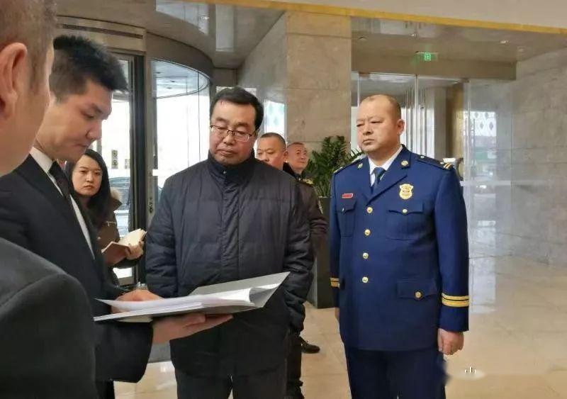 目前任不锈钢产业园区党工委副书记,管委会主任是杜小灵.