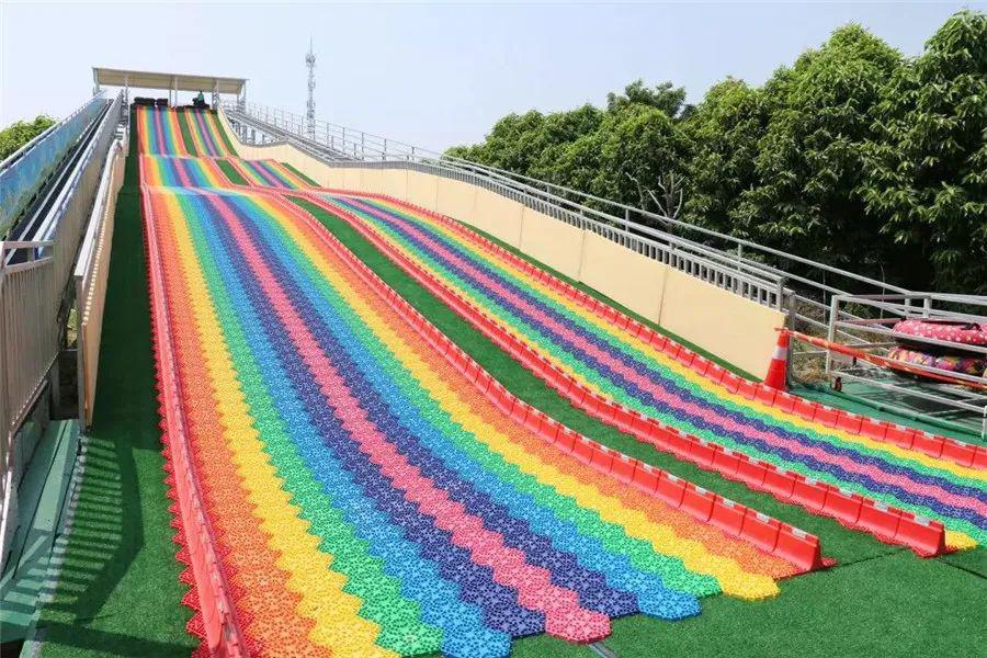 付费项目  这个超长彩虹滑道,梦幻刺激!大人儿童都能玩!