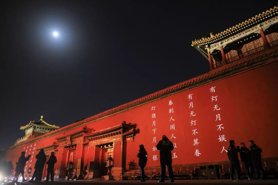 故宫94年来首次夜间对外开放,网友说不开灯更想去