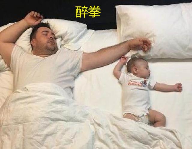 [睡姿]一看就知道是亲生的，网友：神同步宝宝和爸爸睡姿如复制粘贴
