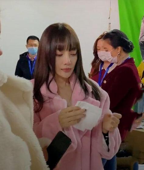 贾乃亮近况曝光，录制《极限挑战》终于长肉，